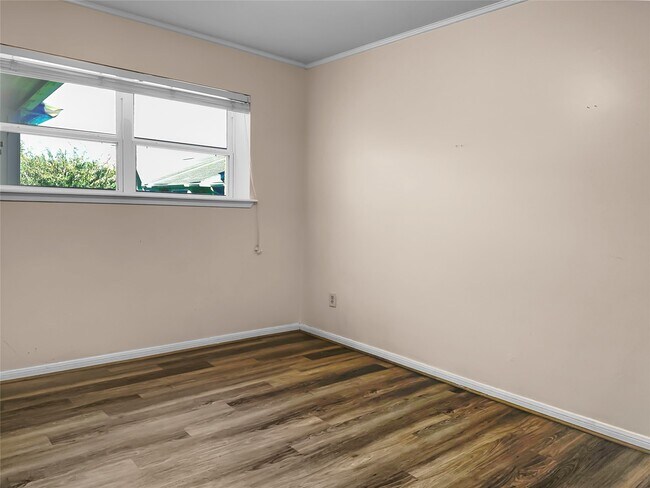 Building Photo - 2517 Bering Dr