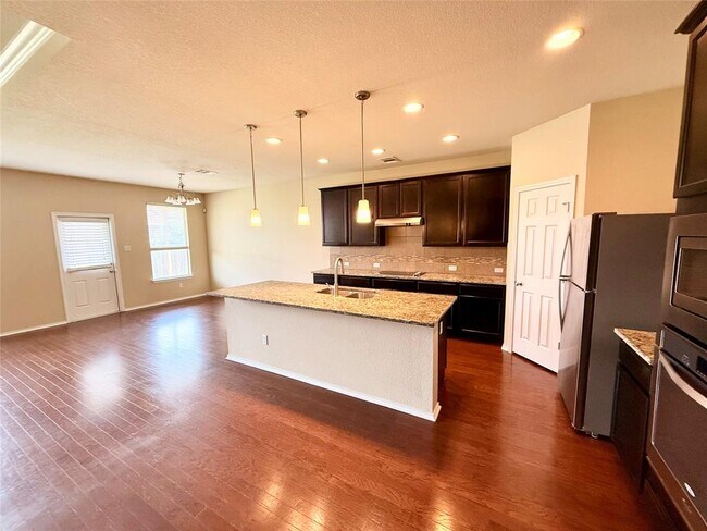 Building Photo - 1223 Daffodil Dr