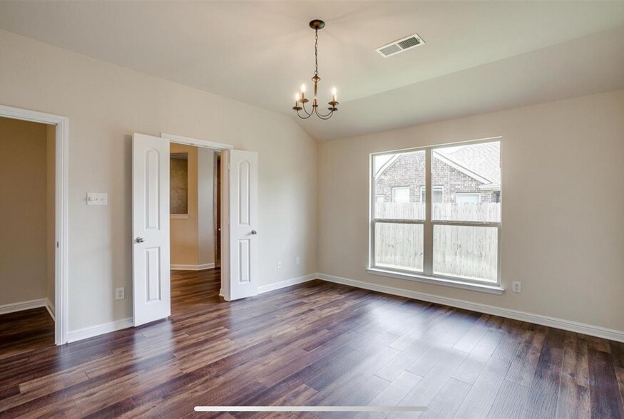 Building Photo - 429 Foxcraft Dr