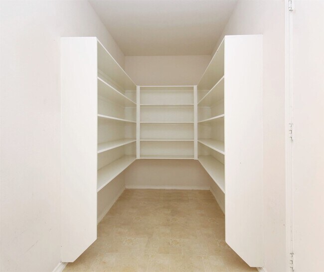 Building Photo - 9618 Ravens Nest Ct