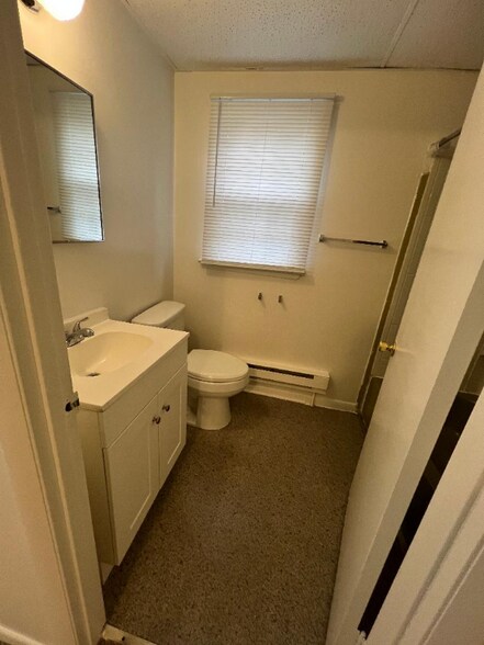 Building Photo - 1412 Moorman Ave NW