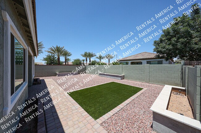 Building Photo - 10556 E Nichols Ave
