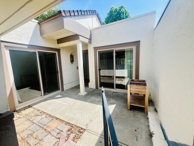 Building Photo - Wonderful 2 Bed 2 Bath in The Villages A 55+ Community