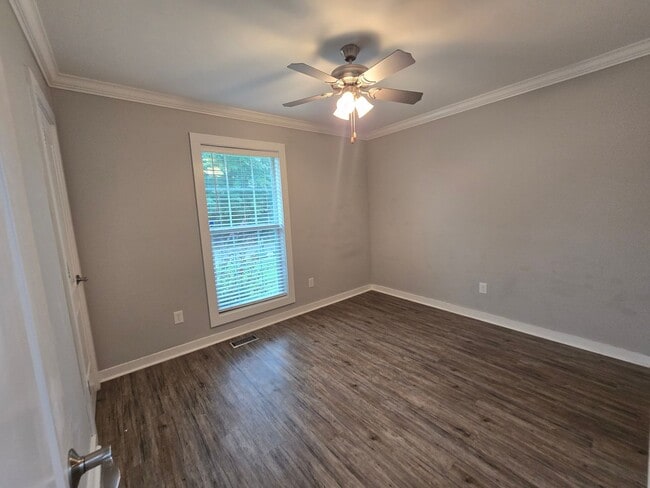 Building Photo - NEW LISTING!!!!!