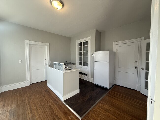 Building Photo - 1217 S 7th St