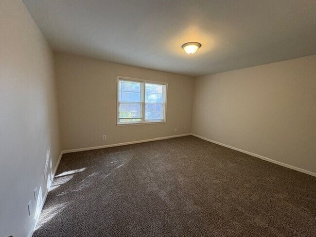 Building Photo - 145 Pierce Ave