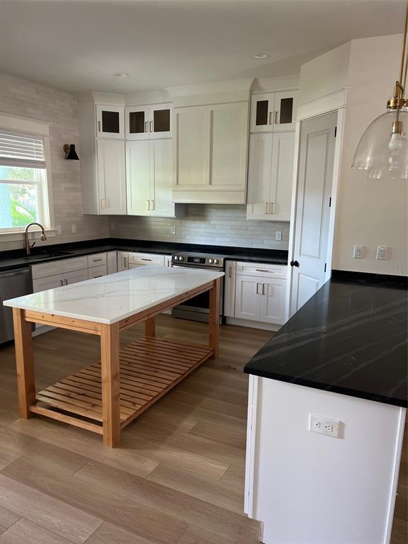 Building Photo - 1503 E North St