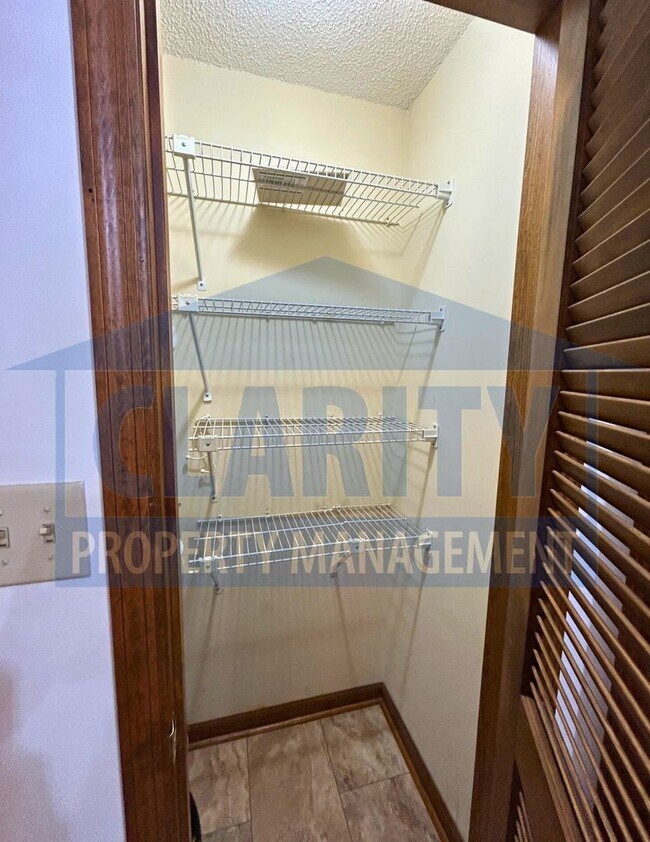 Building Photo - Charming two story home with garage and large yard!