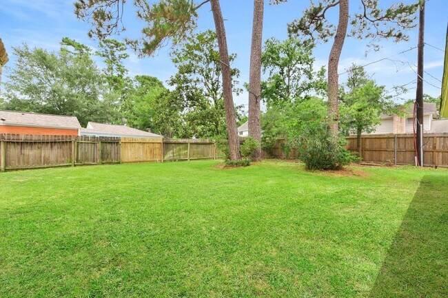Building Photo - 3735 Pineleaf Dr