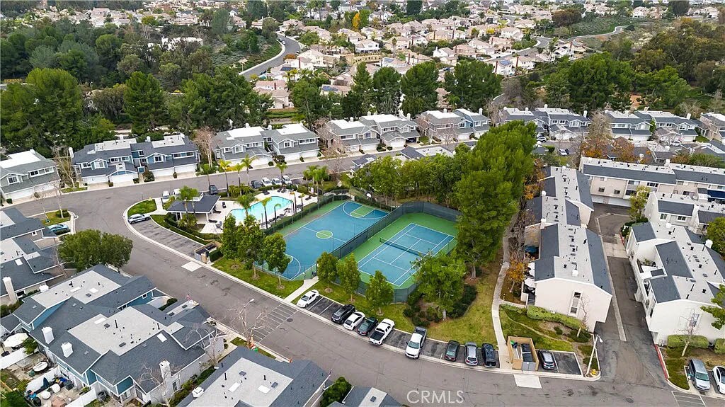 Building Photo - 22195 Summit Hill Dr