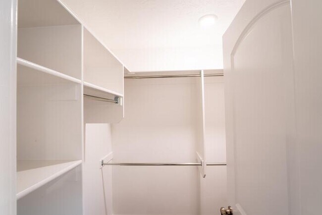 Building Photo - 8676 N Shadow Creek Alley