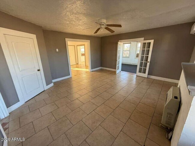 Building Photo - 1165 E 10th St