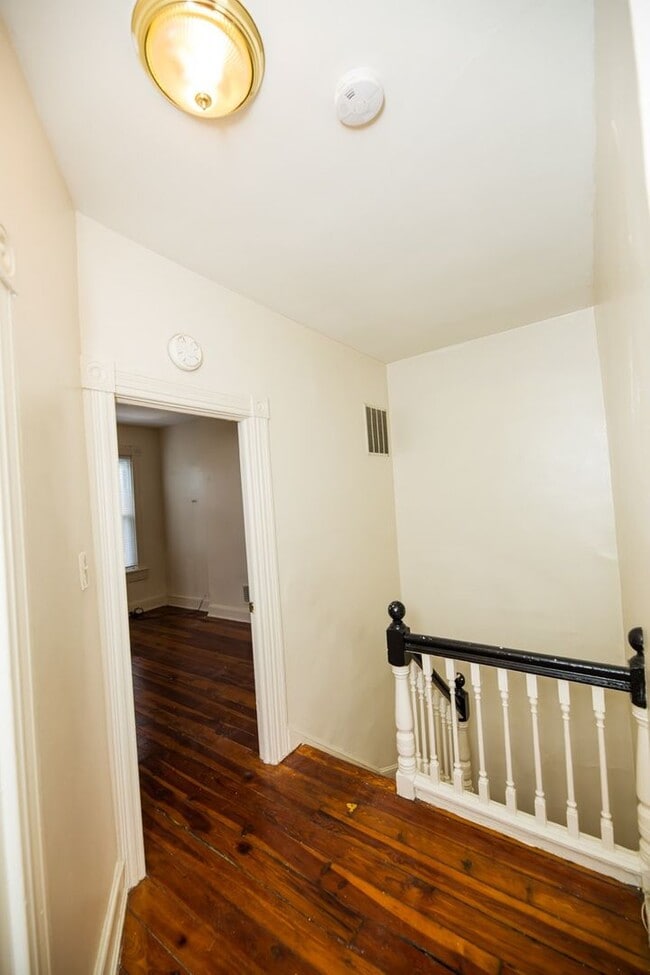 Building Photo - Charles Village 3bd/1.5ba Rowhome w/ W/D & A/C! --Available 8/14