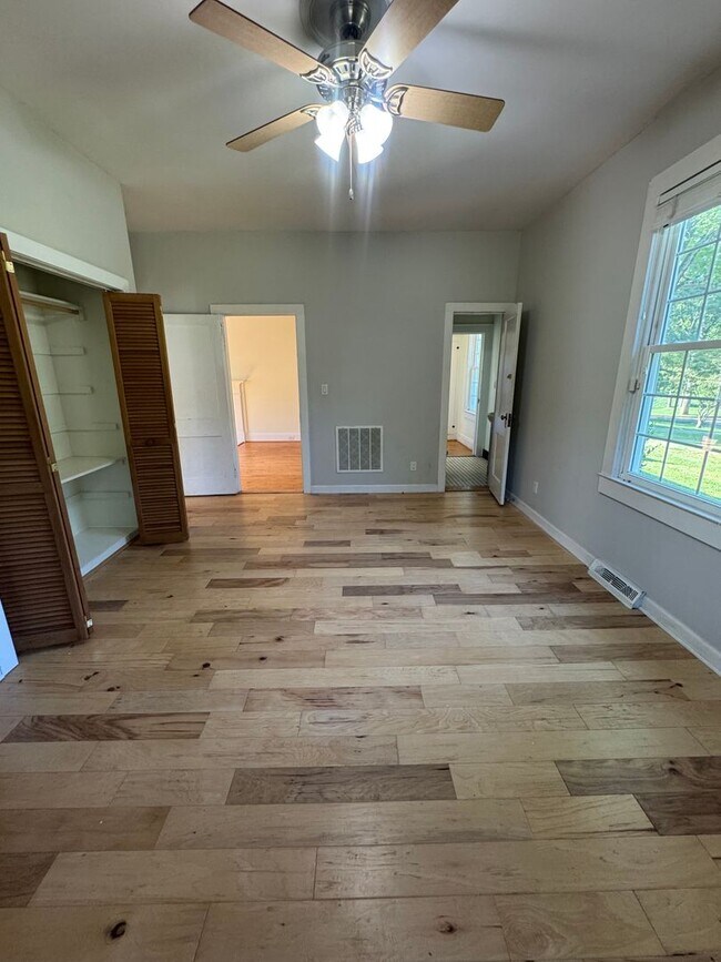Building Photo - 207 Edgemont Ave