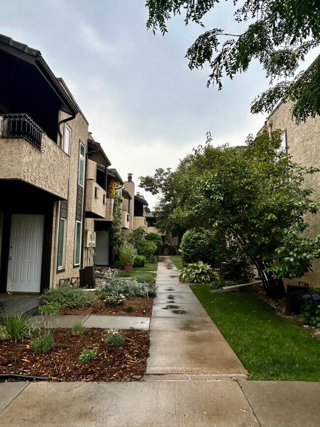 Building Photo - Spacious North Boulder Townhome