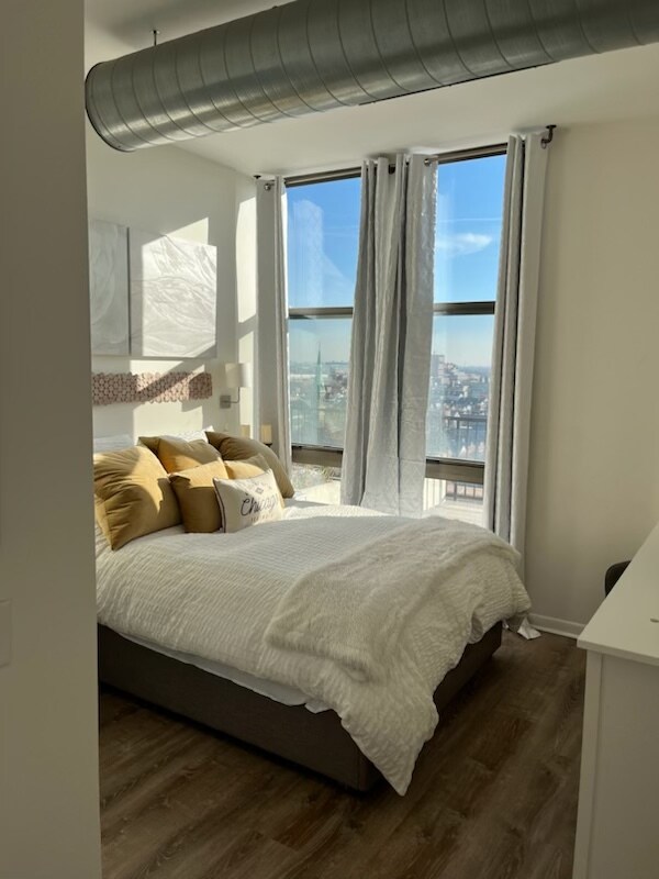 Building Photo - 1550 S Blue Island Ave