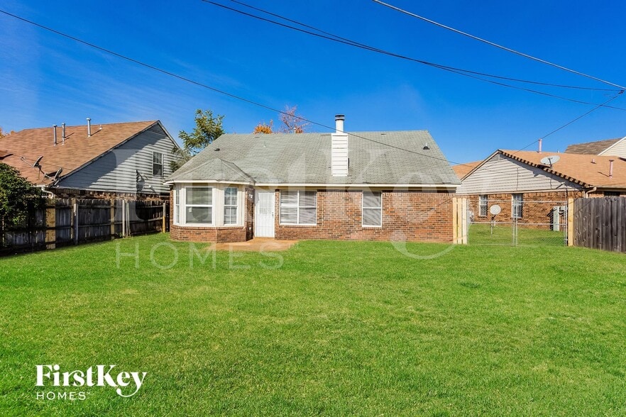 Building Photo - 4668 Amanda Oaks Cir S