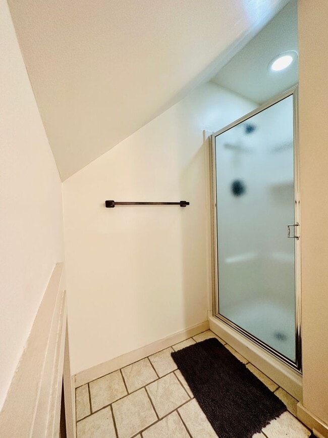 Building Photo - {8100} Picture Perfect Leawood Cottage + C...