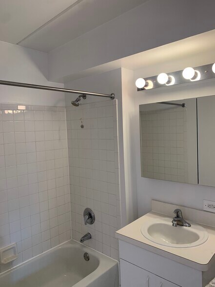 bathroom - 14128 84th Dr