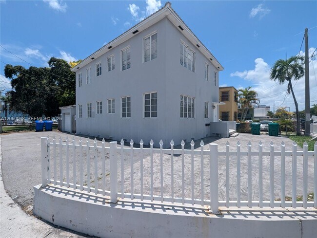 Building Photo - 500 SW 7th St