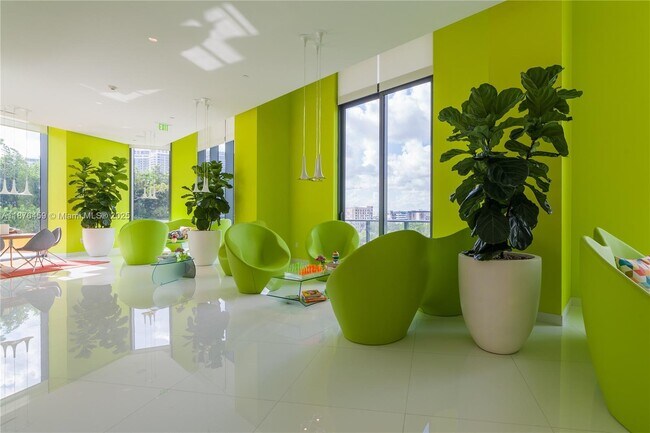 Building Photo - 501 NE 31st St