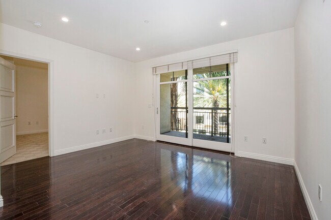Building Photo - 476 Caruso Ave