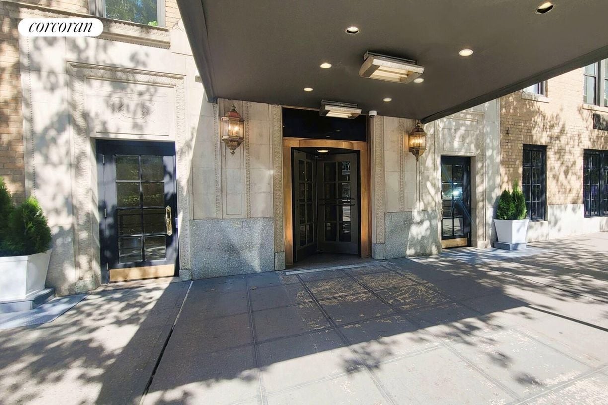 Building Photo - 45 W 81st St