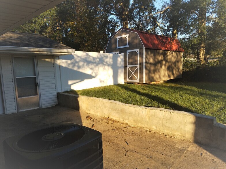 Backyard B side - 1822 A, Lela Lane