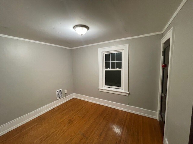 Building Photo - 1044 Plymouth Ave S