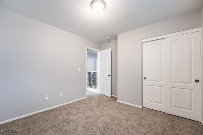 Building Photo - 25 Lone Cove Ct