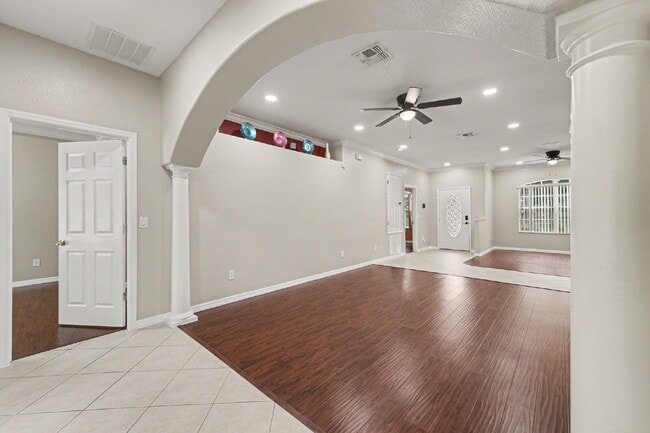 Building Photo - 2056 Clapper Tr