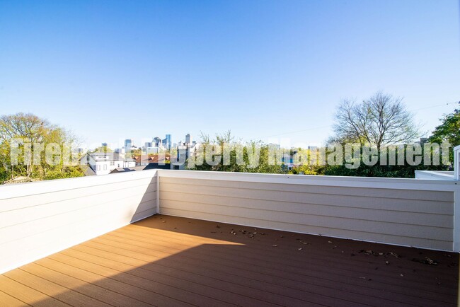 Building Photo - MOVE IN SPECIAL: $1,000 OFF 1st MONTHS REN...