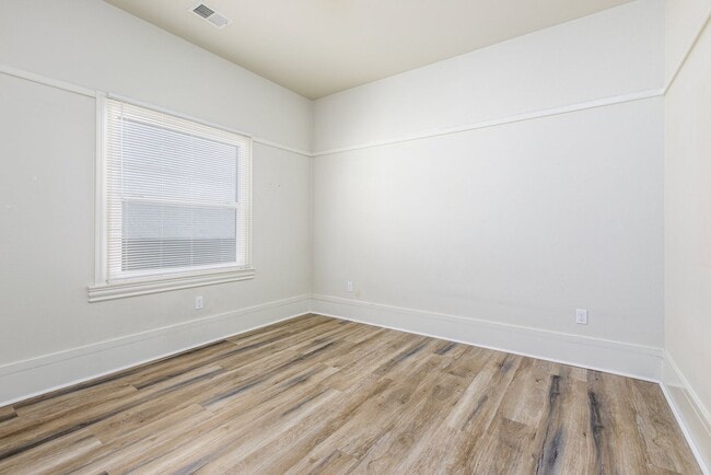 Building Photo - 1446 1st Ave