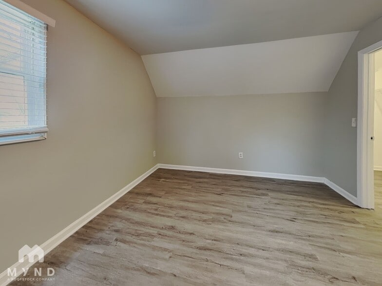 Building Photo - 5037 Huntingcreek Dr