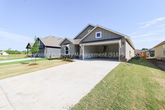 Building Photo - Stunning New Construction Home 4 Bed 2 Bath Broken Arrow