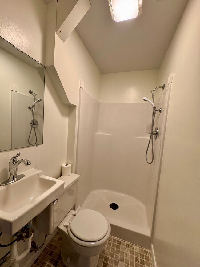 Building Photo - House for Rent in Bridgewater