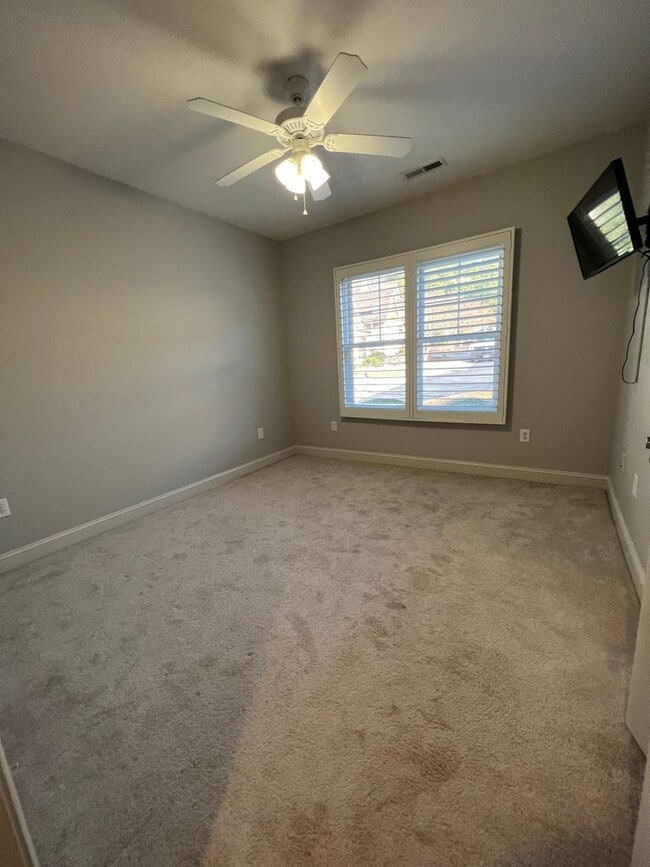 Building Photo - Beautiful 2 Bed 2 Bath Townhome in Southern Pines