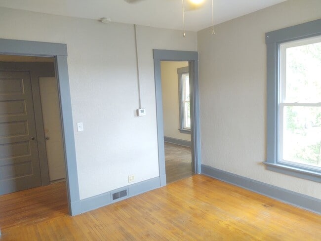 Building Photo - 611 N Perry St