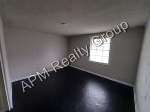 Building Photo - Renovated two bedroom near Harden Street