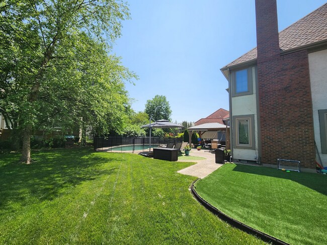 Building Photo - {5801} Spacious 2 Story Home in highly des...