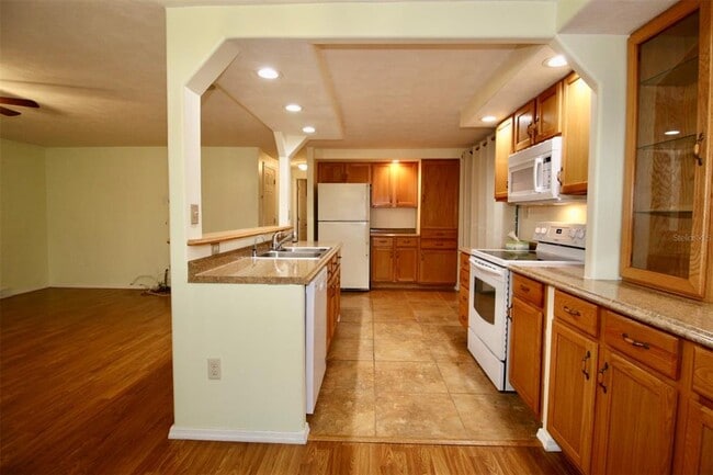 Building Photo - 10992 Poplar St NE