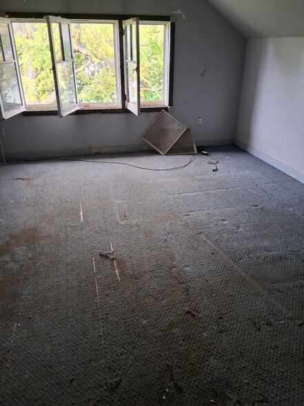 Building Photo - 1007 N Oakley St