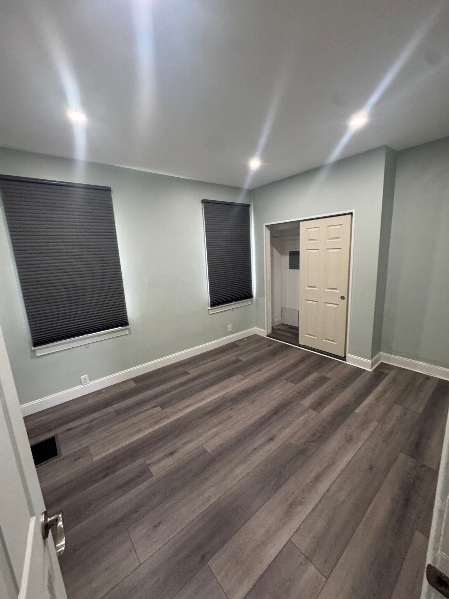 Bedroom - 609 Broad Ave