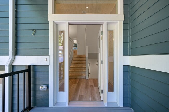 Building Photo - Modern 3BD/2.5BA Home in Sudden Valley – B...