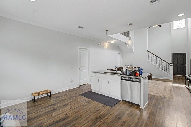 Building Photo - 785 Fairview Cir