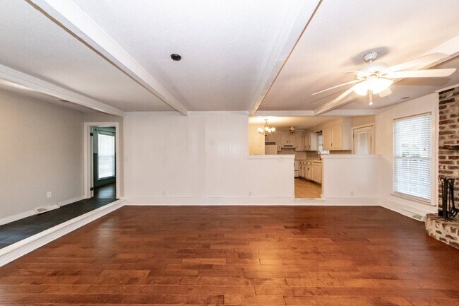 Building Photo - 765 Leafwood Rd