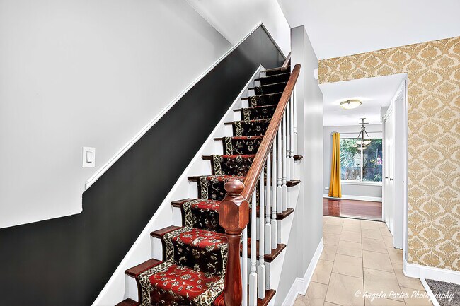 Building Photo - 1161 Hampton Ln