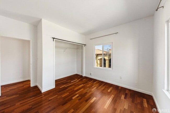 Building Photo - 906 40th St