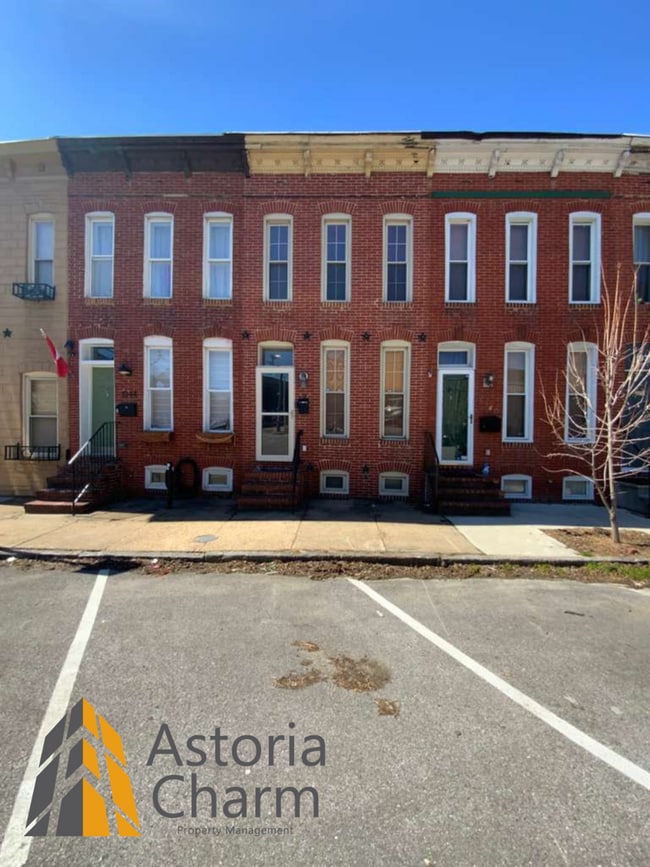 Building Photo - Stylish 2 Bedroom with Spa Bath, Hardwood Floors and Parking