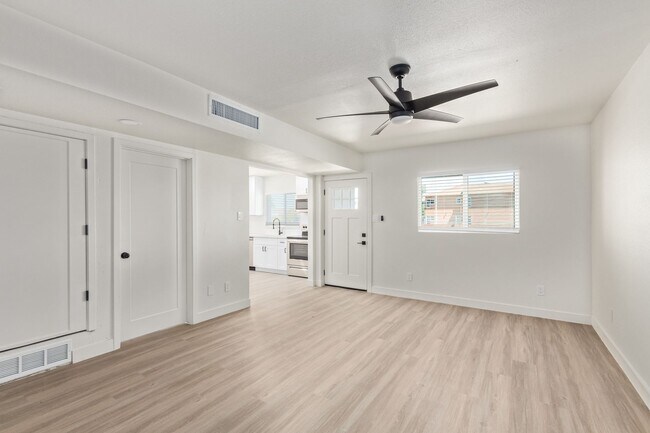 Building Photo - 103 W Broadway Rd